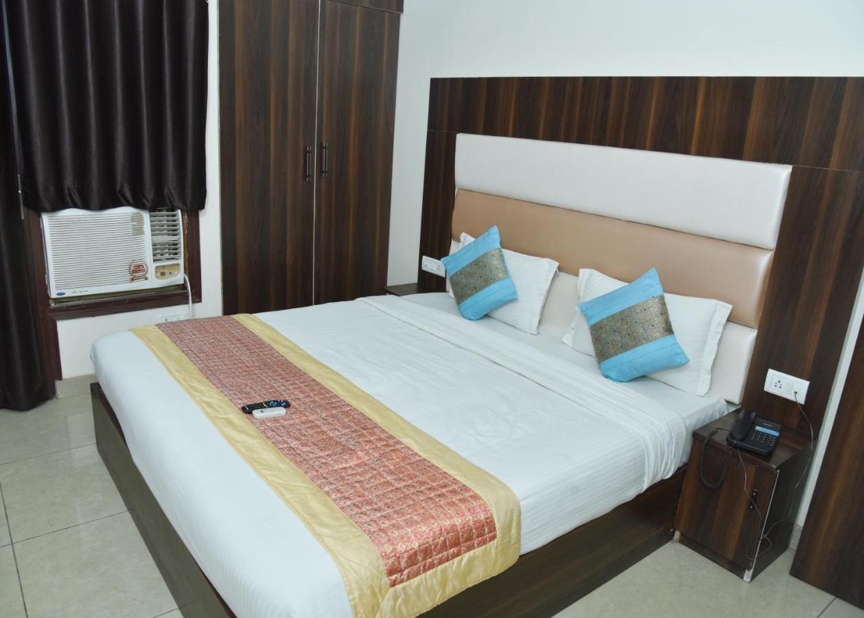 Hotel Classic Plaza At Delhi Airport Nuova Delhi Esterno foto