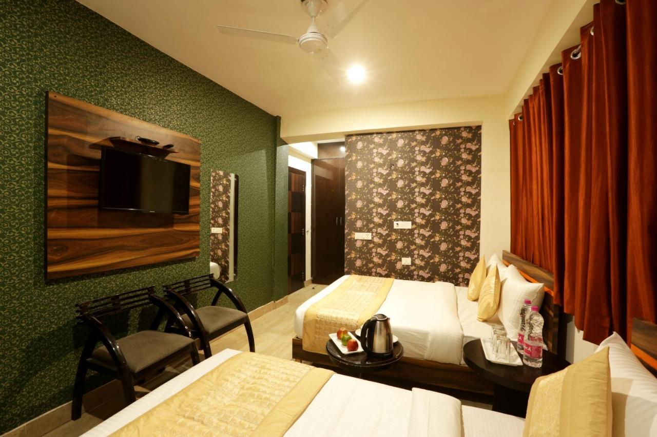Hotel Classic Plaza At Delhi Airport Nuova Delhi Esterno foto
